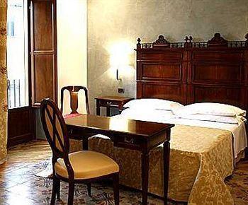 Carmine Hotel
